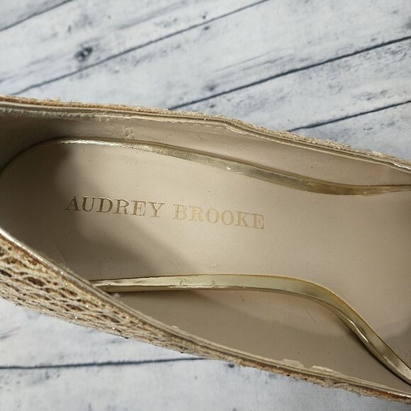 Audrey Brooke Women's Gold Pumps Shoes Heels - Open Toe - Size 8.5M - Picture 6 of 11